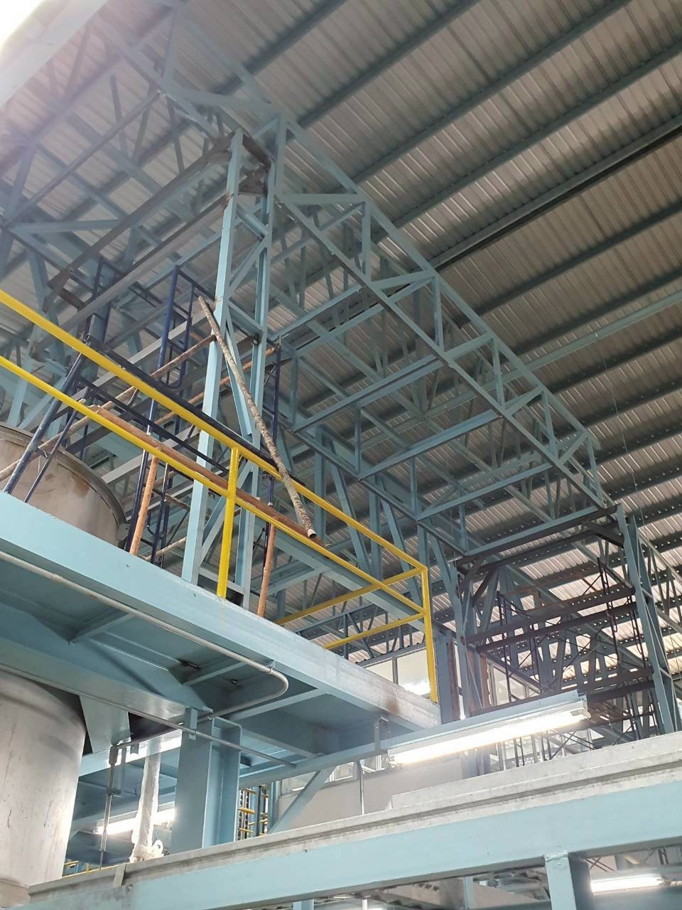 ติดตั้ง pipe racks ภายในโรงงาน จังหวัดชลบุรี