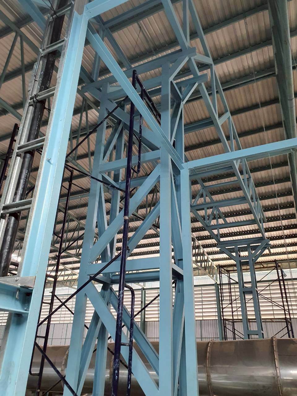 ติดตั้ง pipe rack ภายในโรงงาน จังหวัดลบุรี