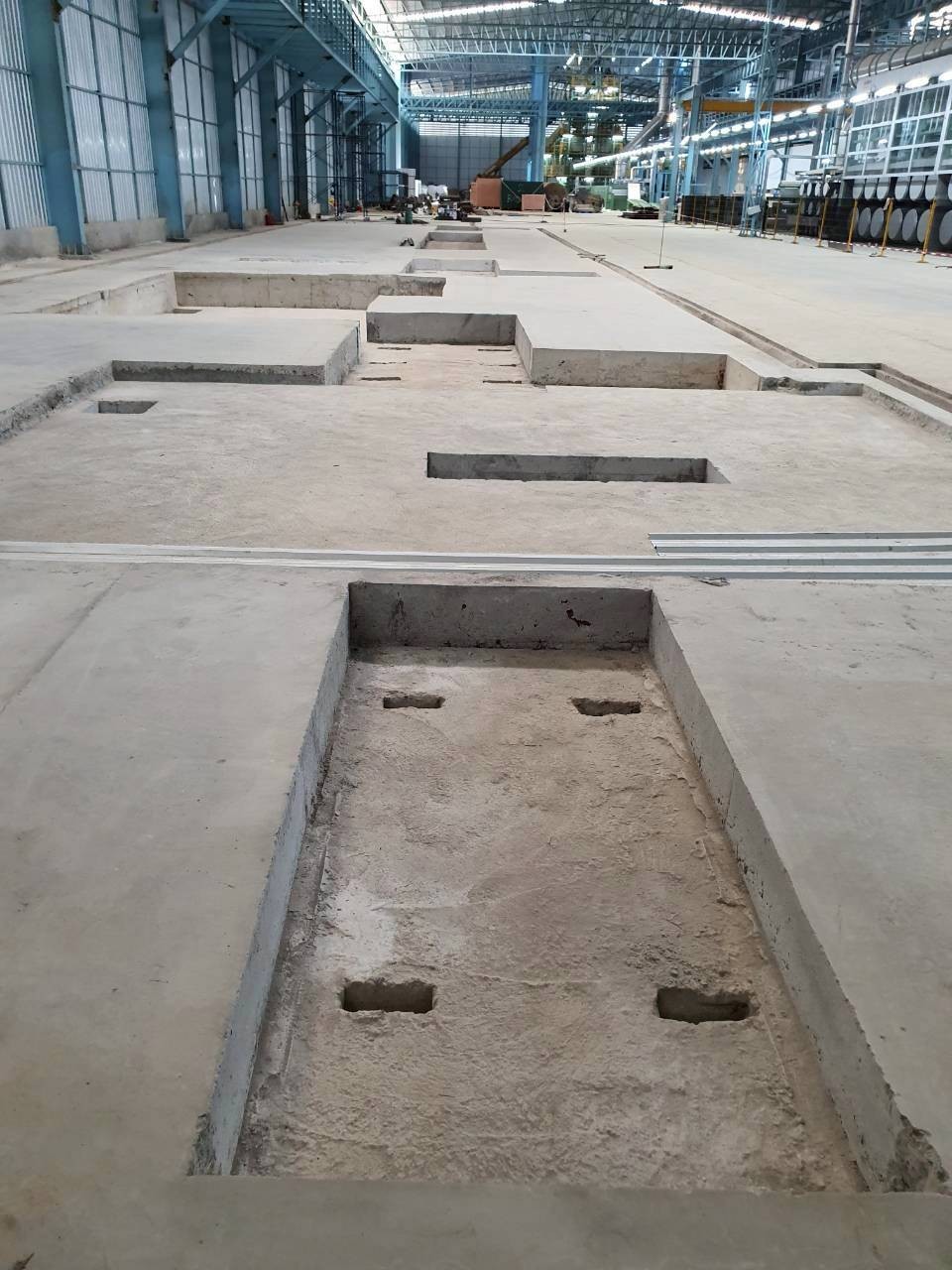 โครงสร้างแท่นiรับเครื่องจักร ภายในโรงงาน คอนกรีเสริมเหล็ก เสาเข็มเจาะ จังหวัดชลบุรี