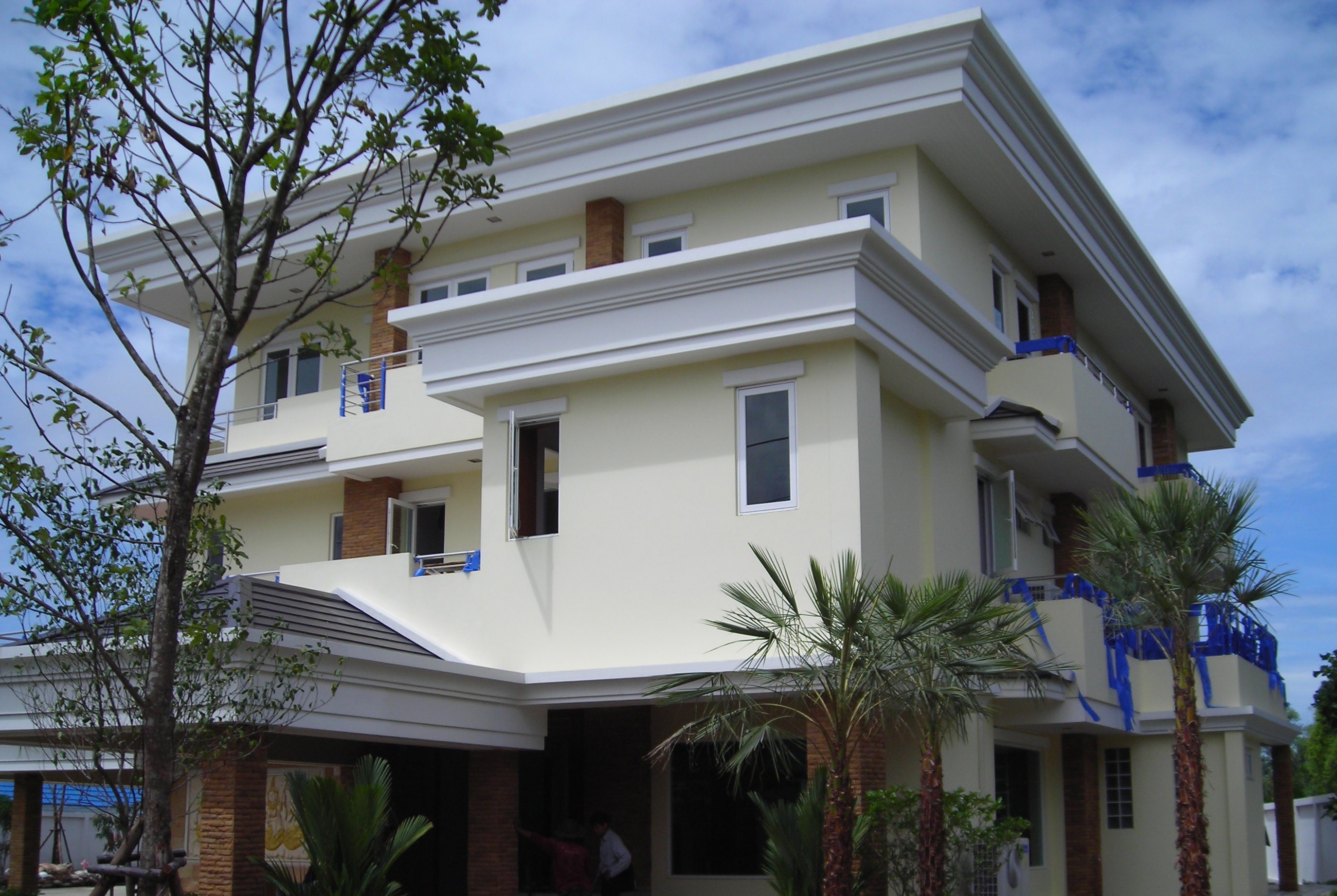 อาคารพักอาศัย 3 ชั้น เรือนพักรับรอง 1 ชั้น ถนน สระว่ายน้ำ รั้ว ประตูรั้ว พระสมุทรเจดีย์ จังหวัดสมุทรปราการ