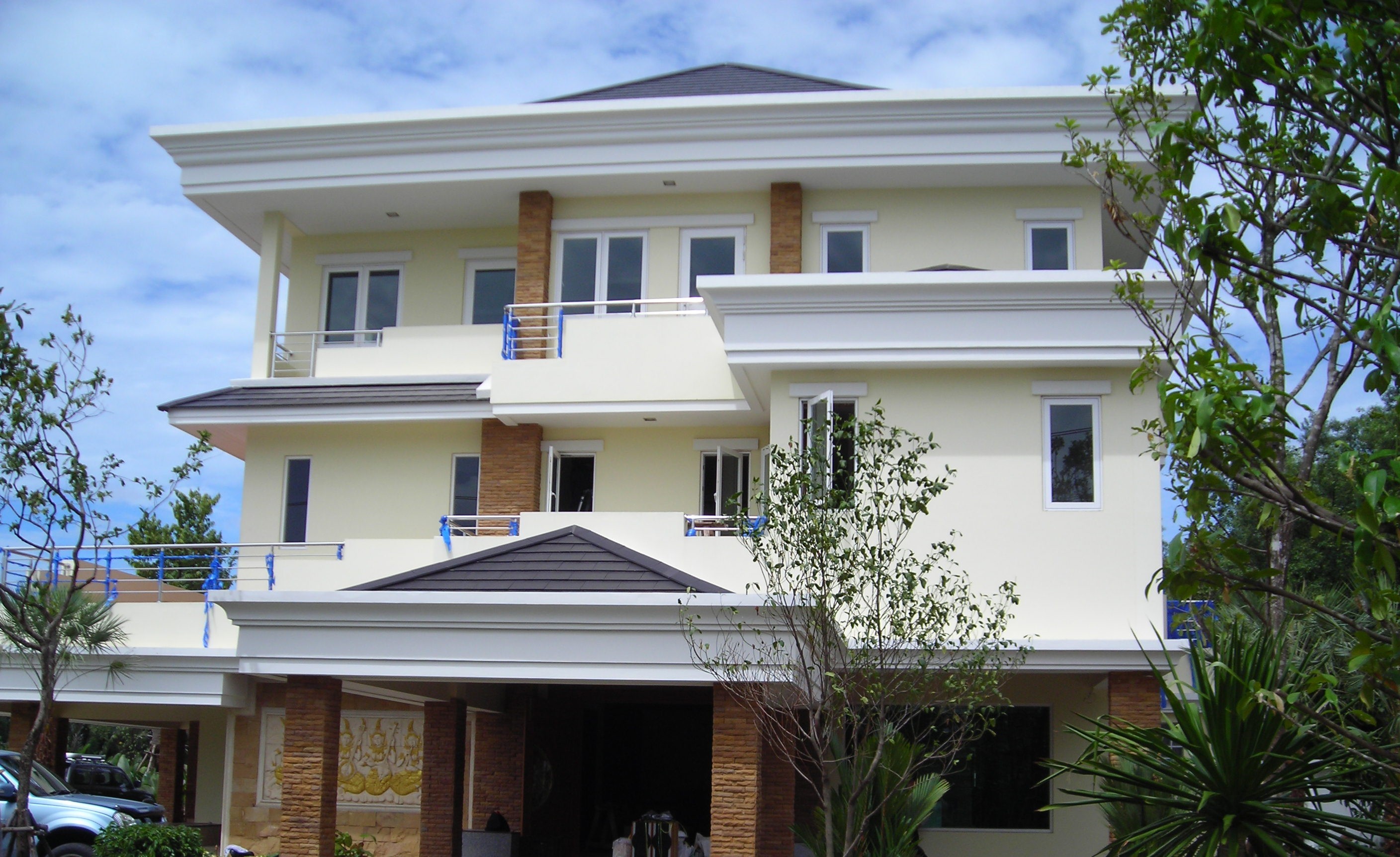 อาคารพักอาศัย 3 ชั้น เรือนพักรับรอง 1 ชั้น ถนน สระว่ายน้ำ รั้ว ประตูรั้ว พระสมุทรเจดีย์ จังหวัดสมุทรปราการ