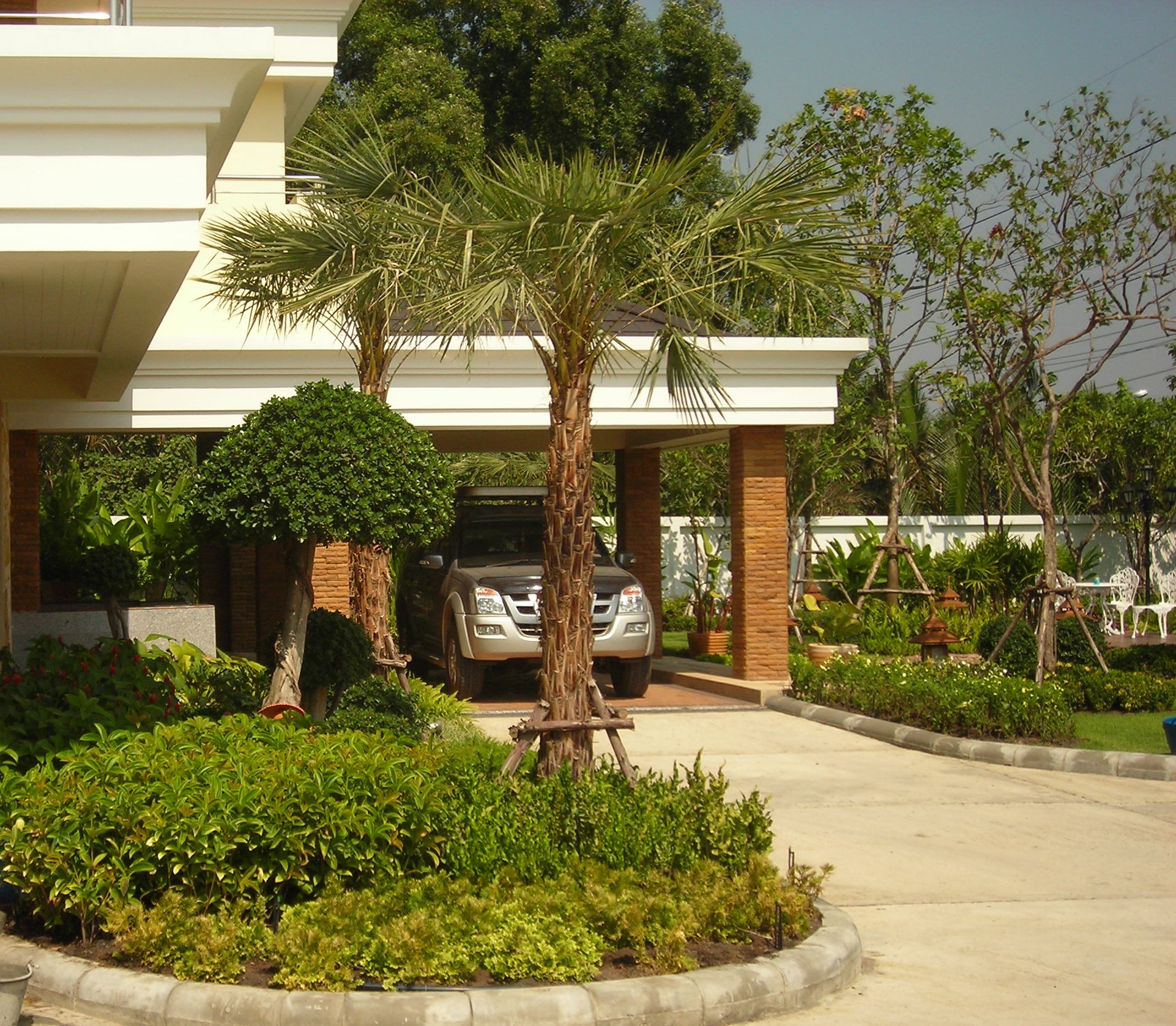 อาคารพักอาศัย 3 ชั้น เรือนพักรับรอง 1 ชั้น ถนน สระว่ายน้ำ รั้ว ประตูรั้ว พระสมุทรเจดีย์ จังหวัดสมุทรปราการ